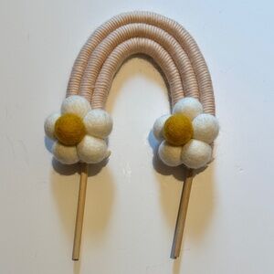 *NWOT* Daisy Rainbow Cake Topper/Wall Decor